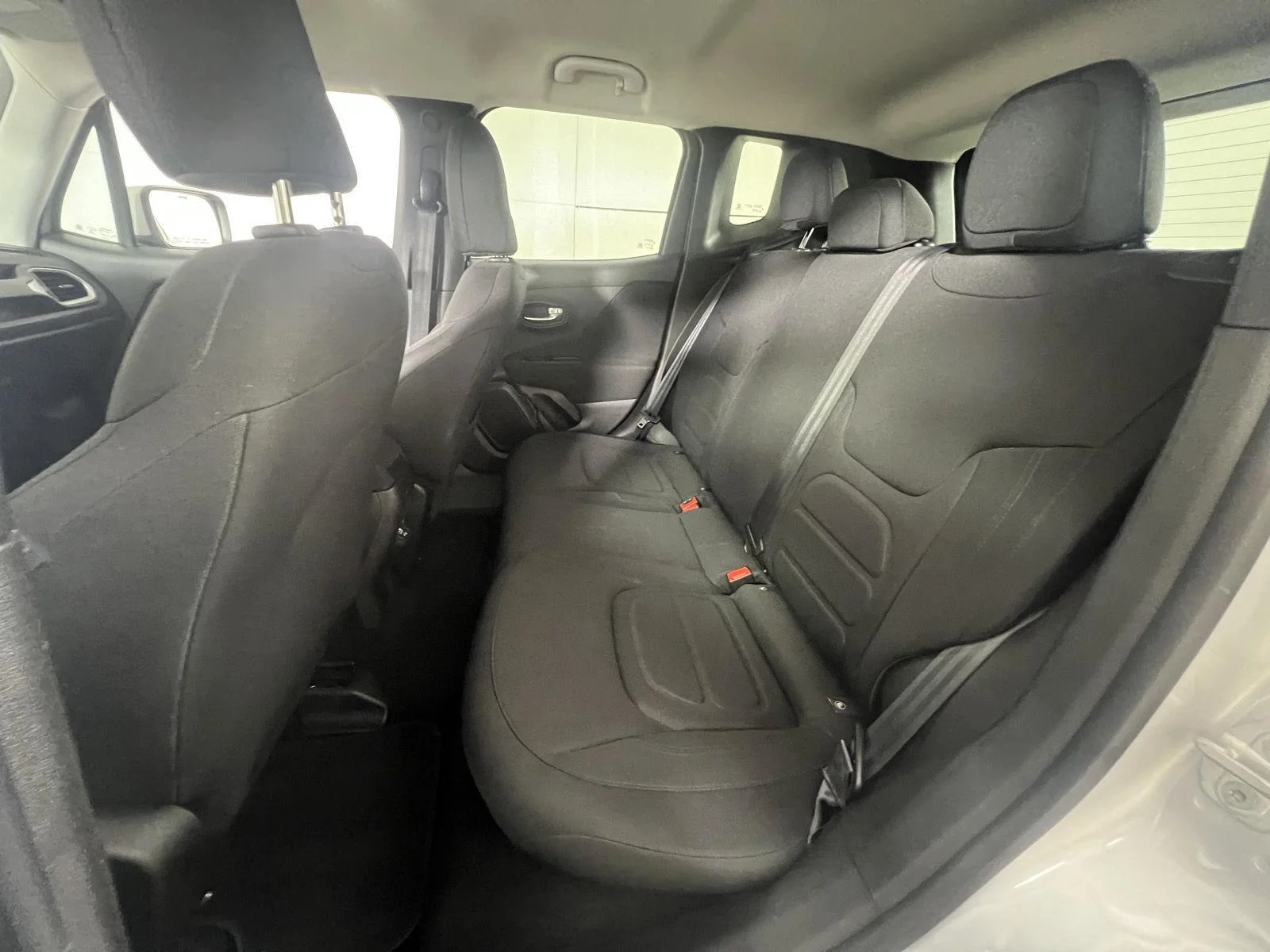 Used 2021 Glacier Metallic Jeep Latitude image 20