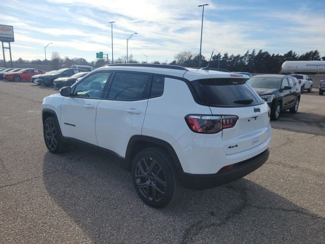 New 2026 Bright White Clearcoat Jeep Latitude image 21