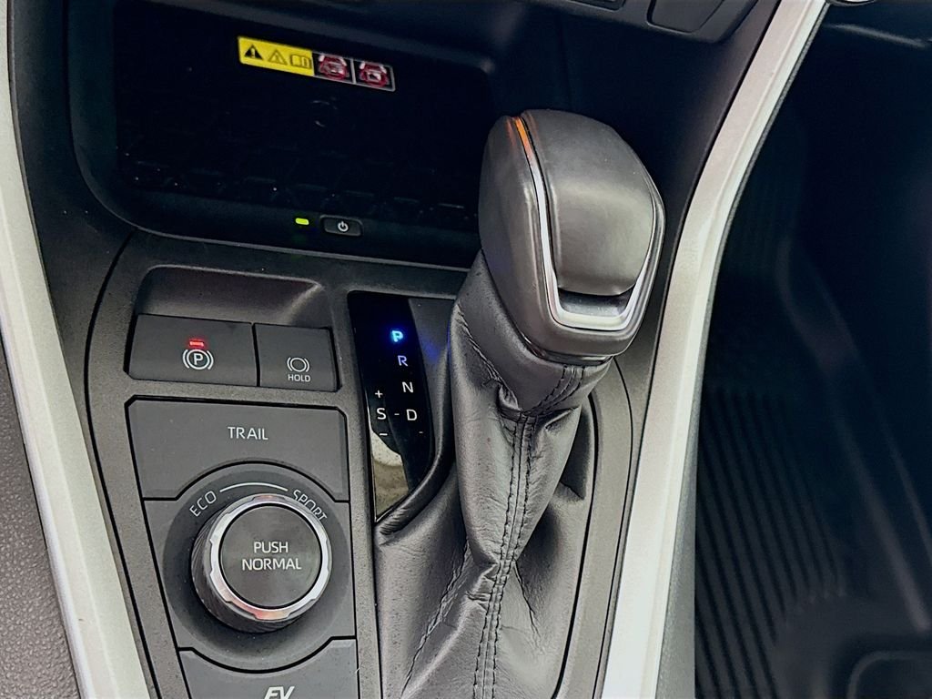 Used 2024 Wind Chill Pearl Toyota Hybrid XLE Premium image 16