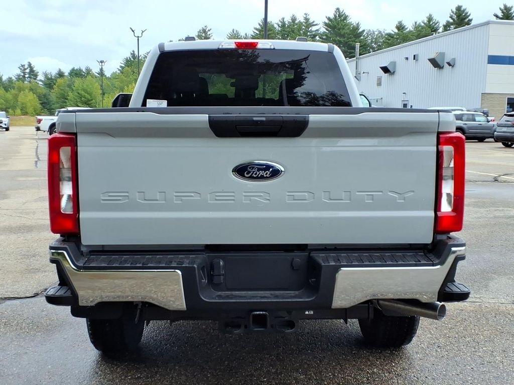 New 2026 Avalanche Ford F-350® XLT image 6