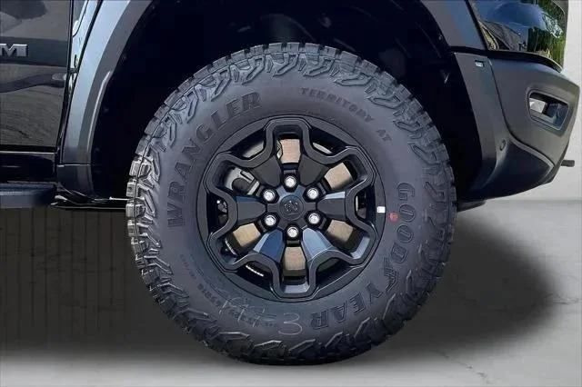 New 2026 Diamond Black Crystal Pearl-Coat Exterior Paint RAM RHO image 30