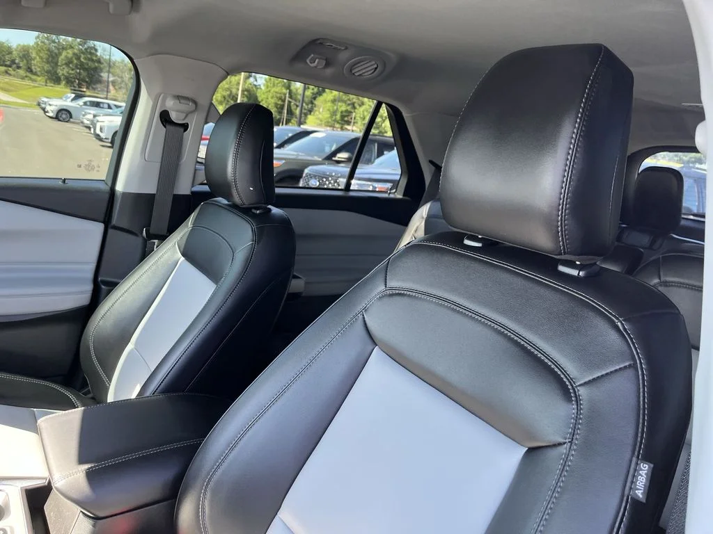Used 2023 Silver Ford XLT image 11