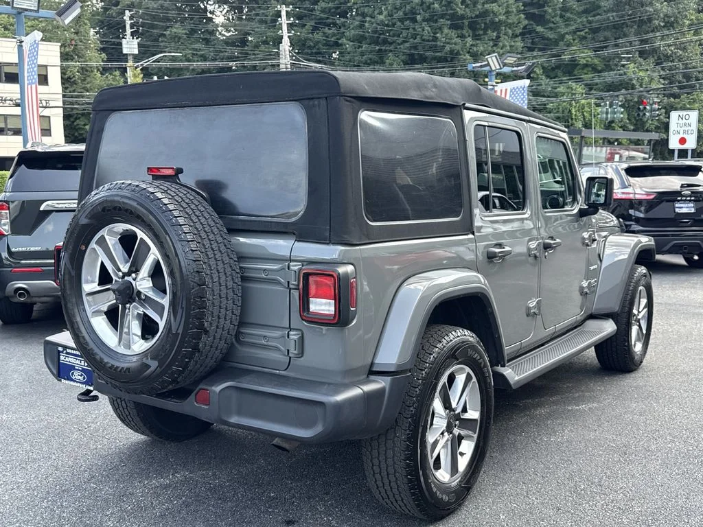 Used 2021 Gray Jeep Unlimited Sahara image 4