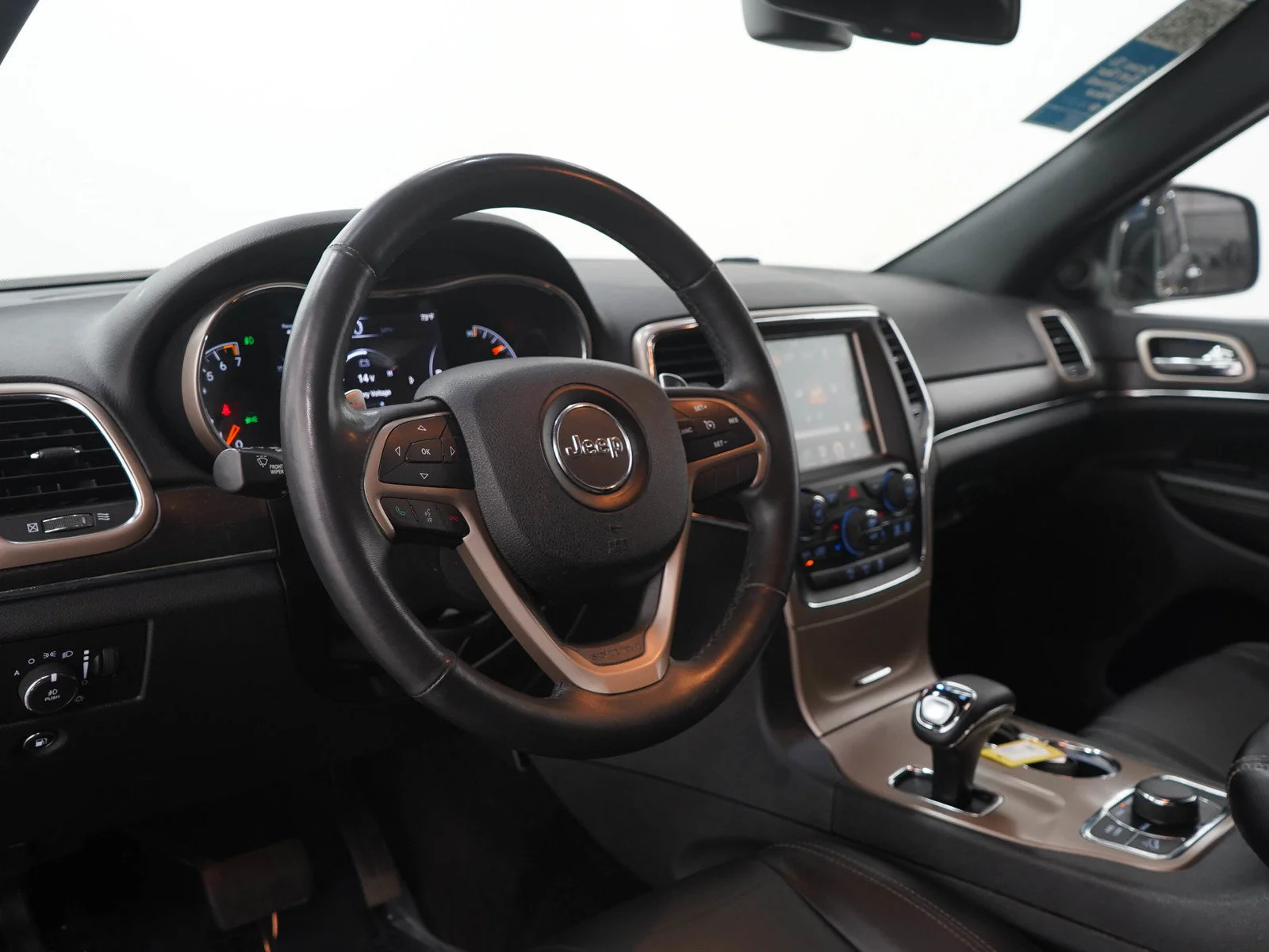Used 2015 Brilliant Black Crystal Pearlcoat Jeep Limited image 25