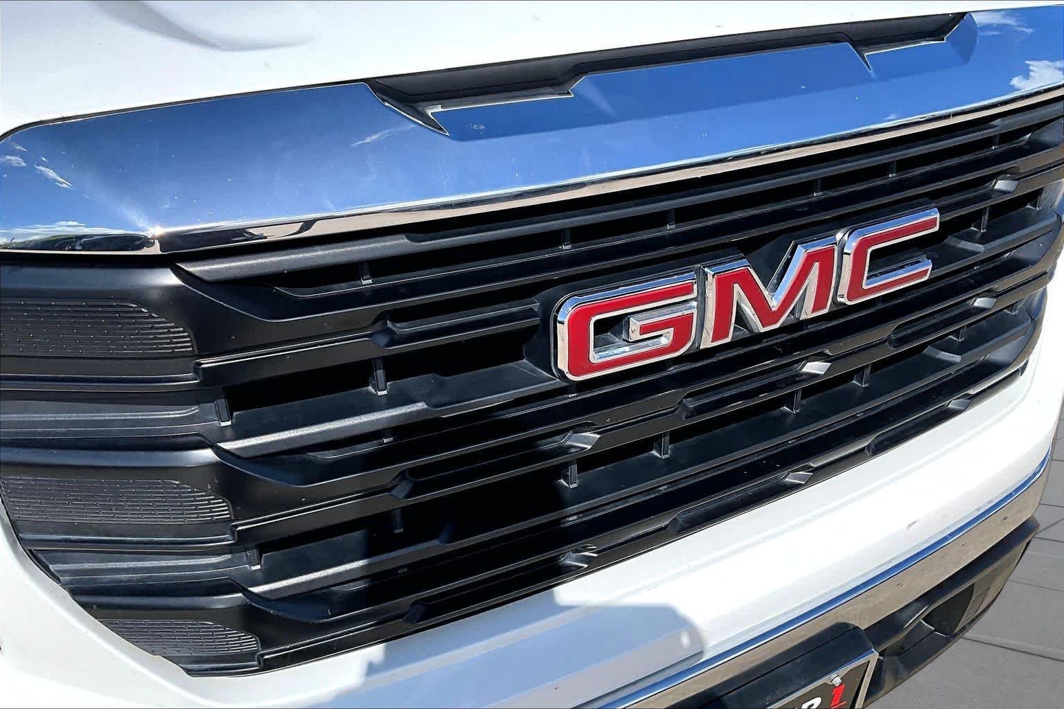 Used 2024 Summit White GMC Pro image 27