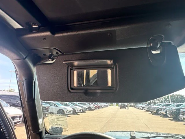 Used 2019  Jeep Sahara image 27
