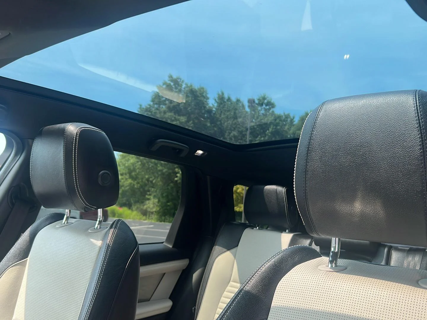 Used 2022 Portofino Blue Metallic Land Rover S R-Dynamic image 24