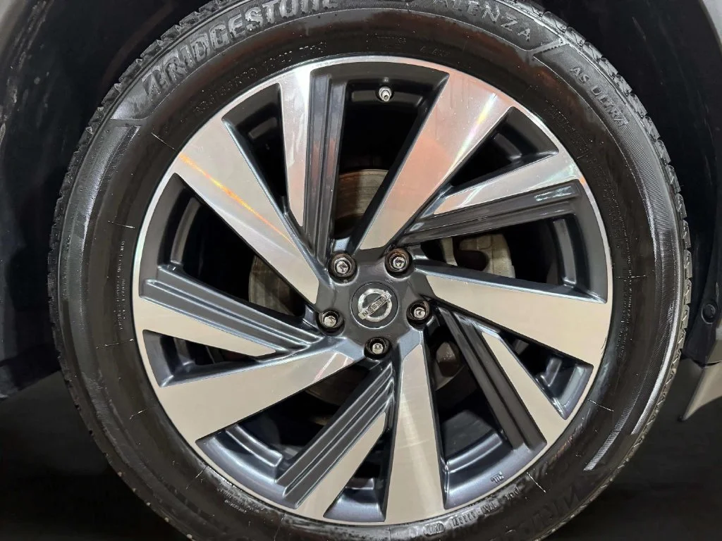 Used 2016 Magnetic Black Metallic Nissan Platinum image 33
