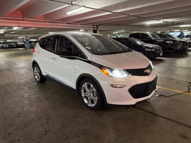 Used 2021 White Chevrolet LT image 2