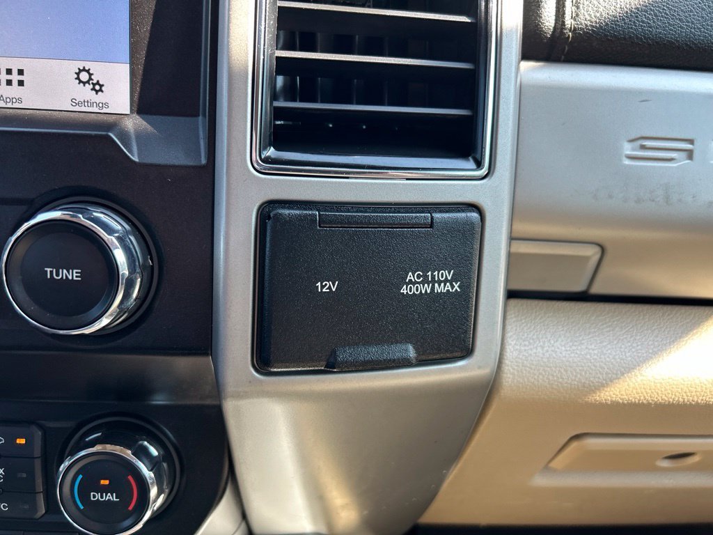 Used 2019 Oxford White Ford Lariat image 28
