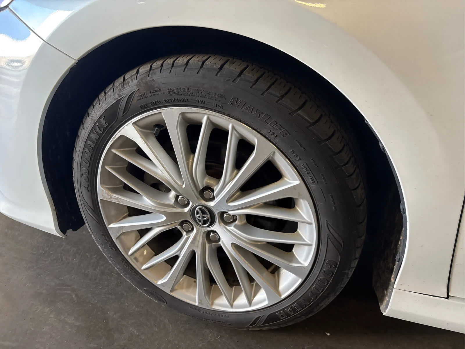 Used 2020 Wind Chill Pearl Toyota Hybrid XLE image 11
