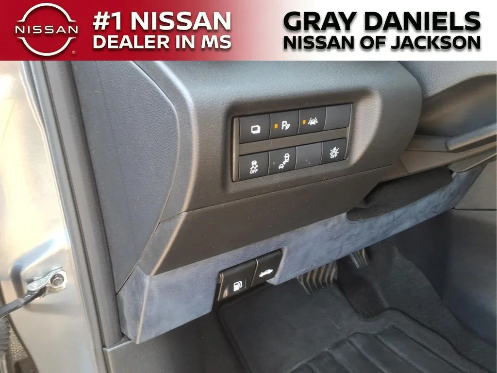 Used 2022 Gray Nissan S image 12