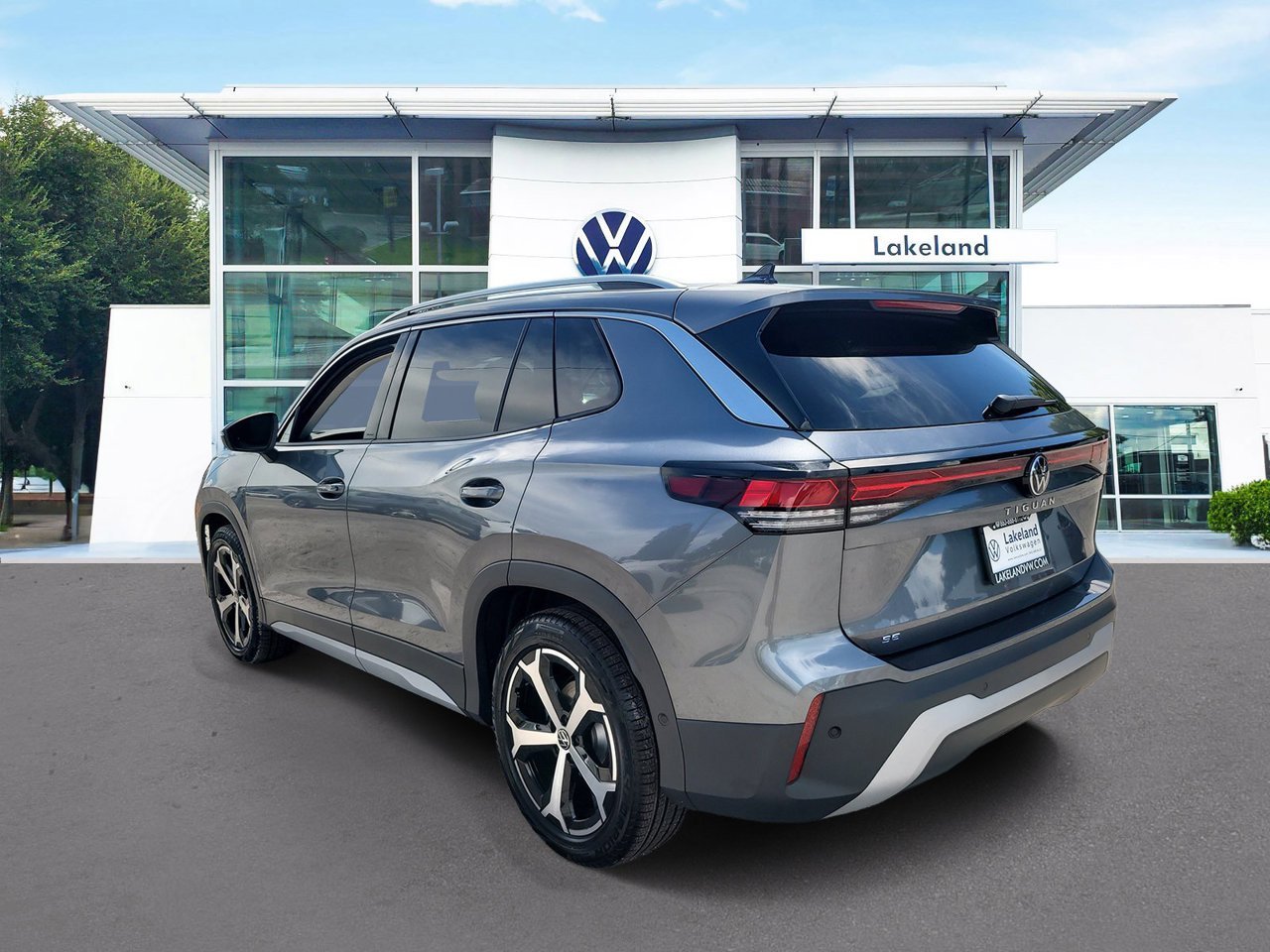New 2026 Platinum Gray Metallic Volkswagen SE image 5