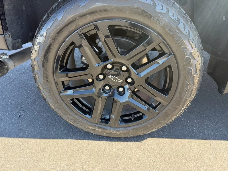 Used 2025 Black Chevrolet Z71 image 32