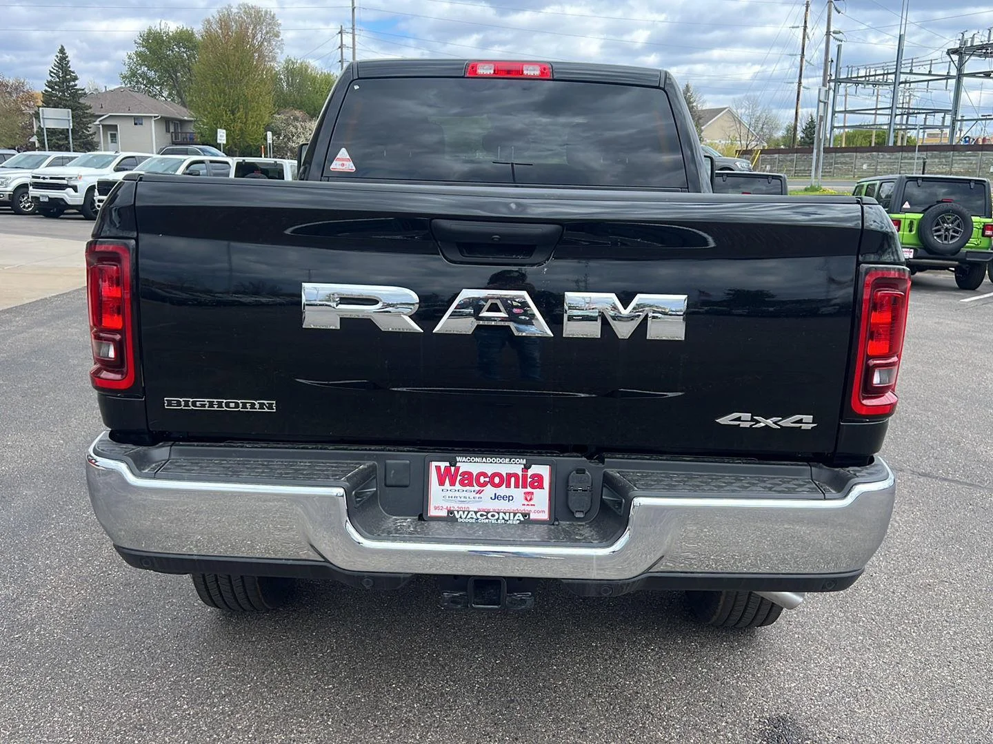 New 2026 Diamond Black Crystal Pearl-Coat Exterior Paint RAM Big Horn image 6