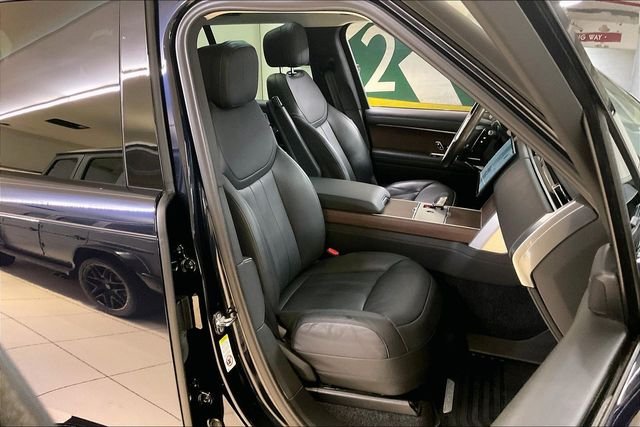 Used 2024 Blue Land Rover SE image 6