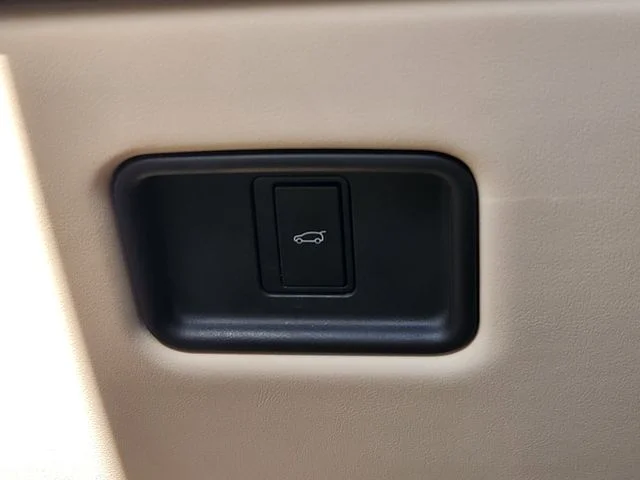 Certified Used 2024 Silver Land Rover SE image 21