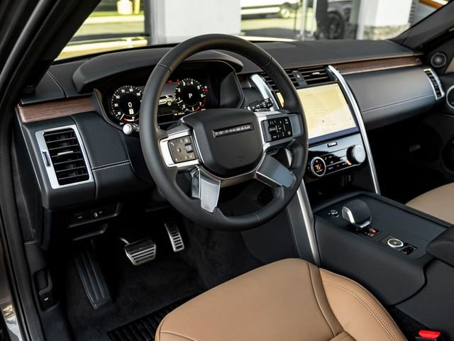 New 2026 Charente Grey Land Rover Dynamic SE image 16