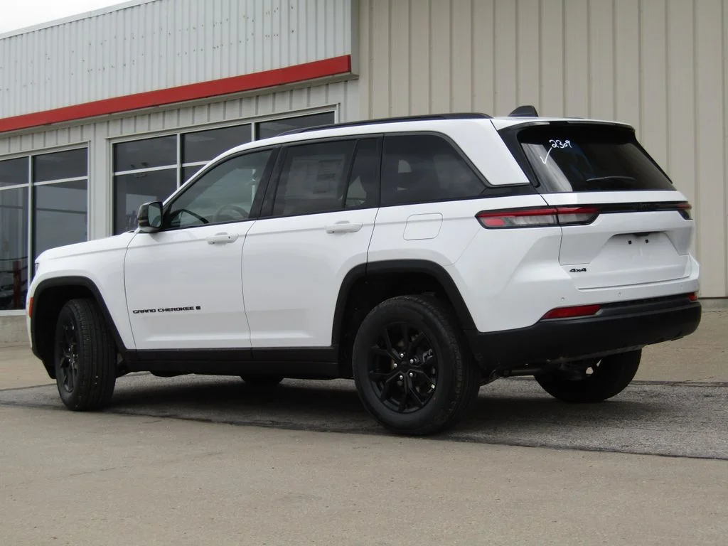 New 2026 Bright White Clearcoat Jeep Altitude image 10