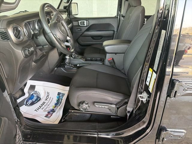 Used 2019 Black Jeep Unlimited Sahara image 9
