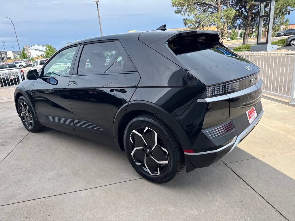 Used 2024 Abyss Black Hyundai SEL image 3