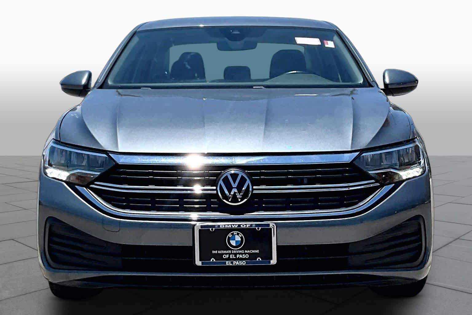 Used 2024 Platinum Gray Metallic Volkswagen SE image 3