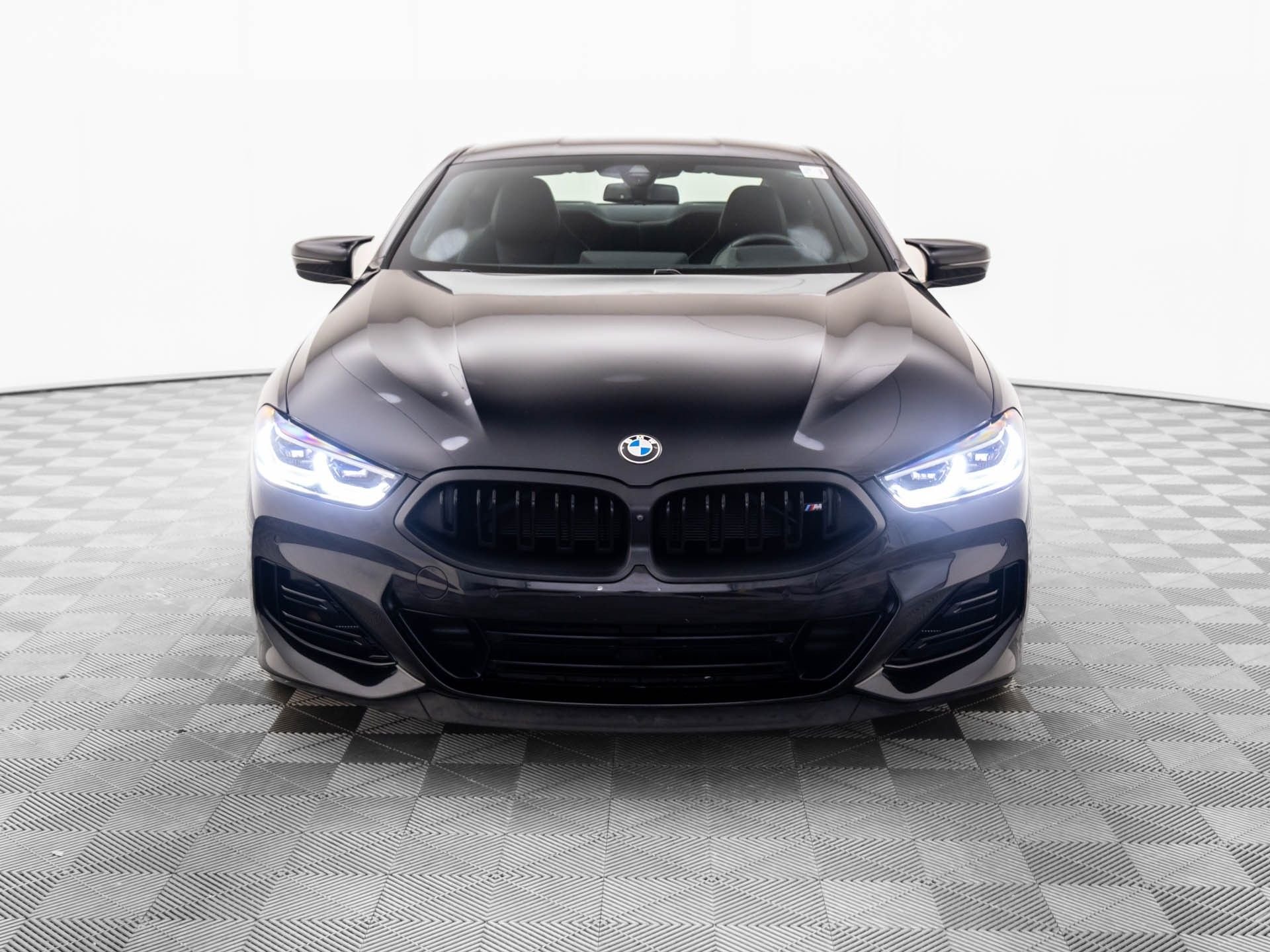 2025 BMW 8 Series M850i - Photo 9