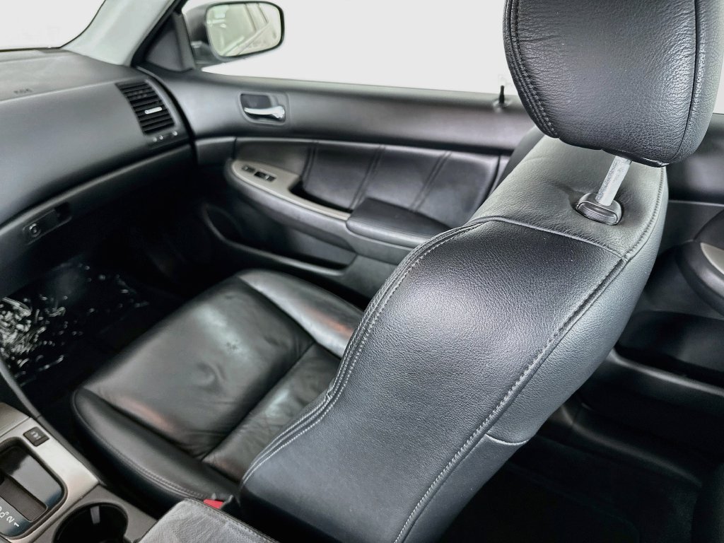 Used 2005 Silver Frost Metallic Honda EX-L image 23