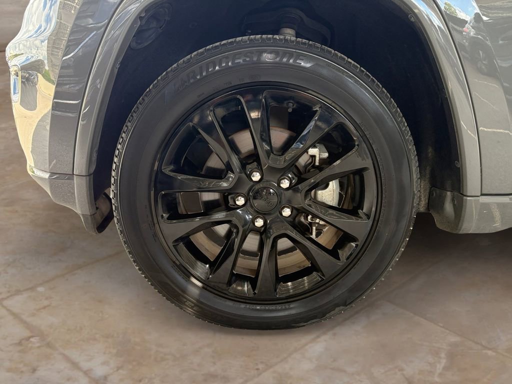 Used 2022 Sting-Gray Clearcoat Jeep Laredo X image 26
