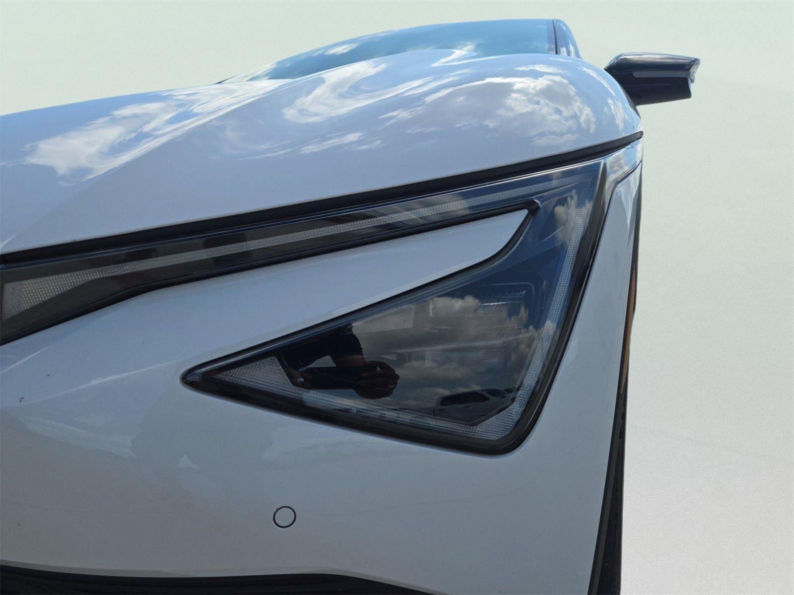 Used 2025 Glacial White Pearl Kia Light image 9
