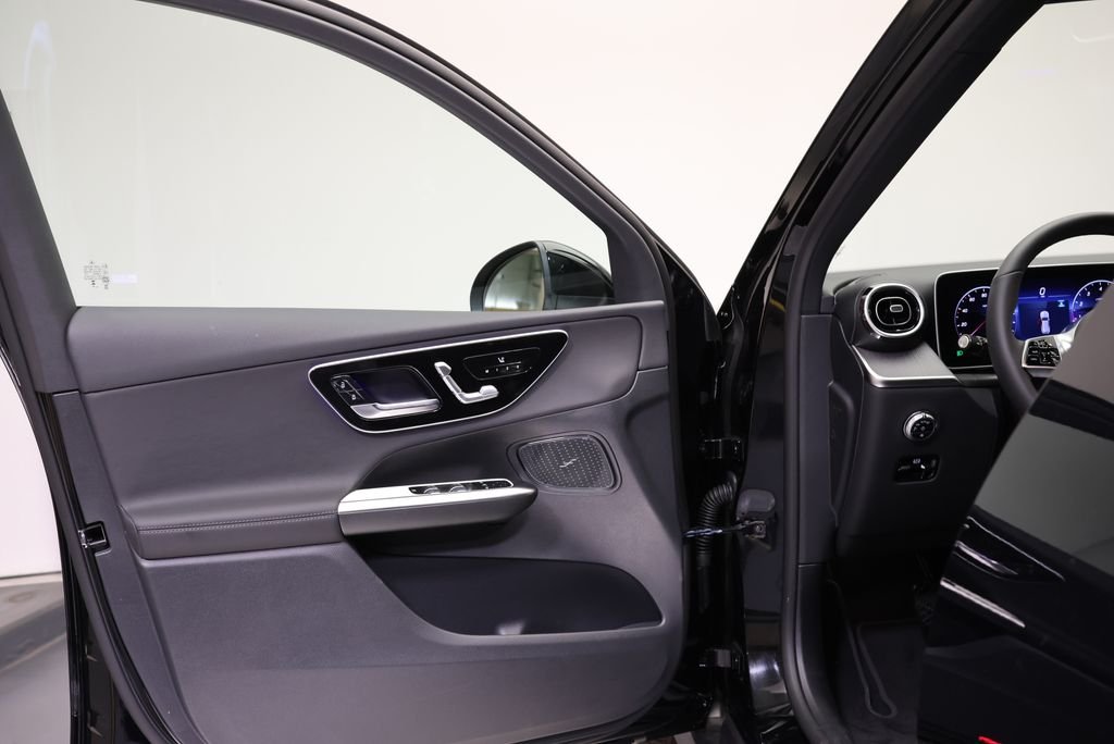 Used 2026 Black Mercedes-Benz GLC 300 image 27