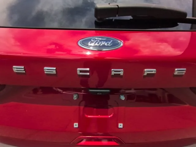 Used 2021 Red Ford SE image 33