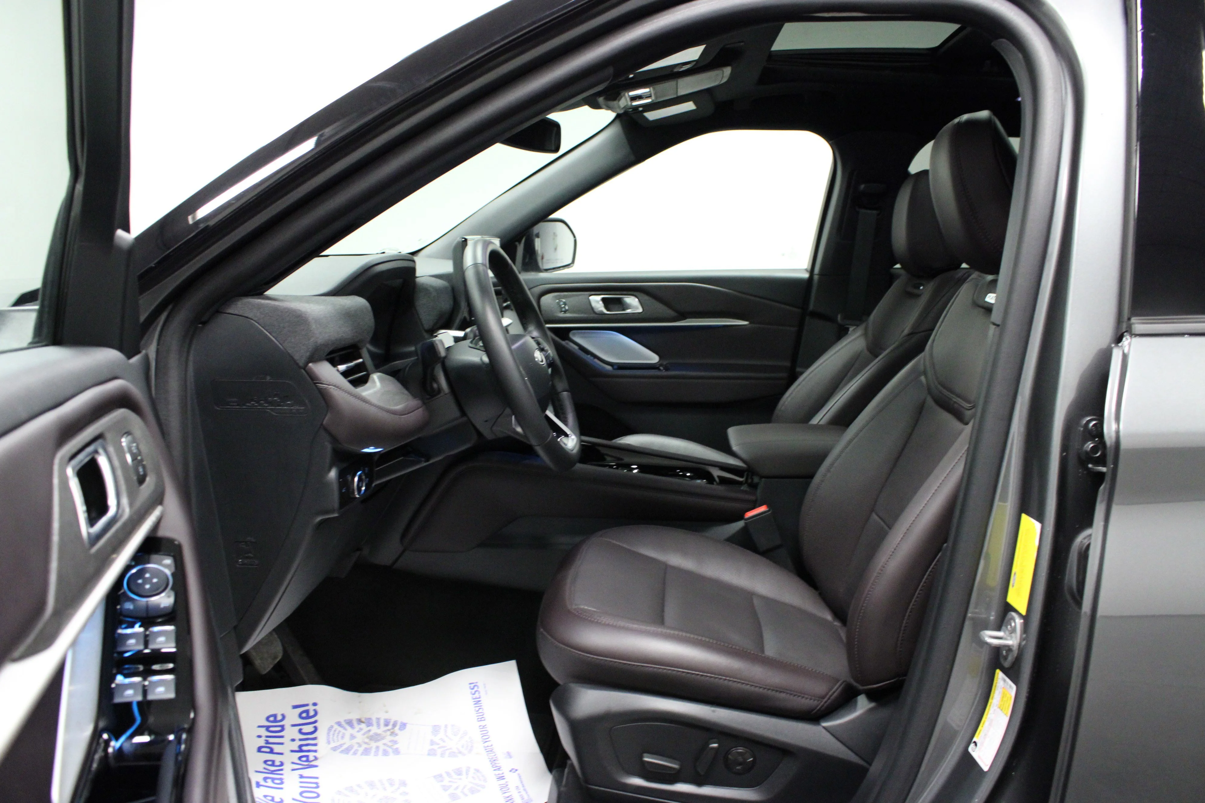 Used 2025 Gray Metallic Ford Platinum image 12