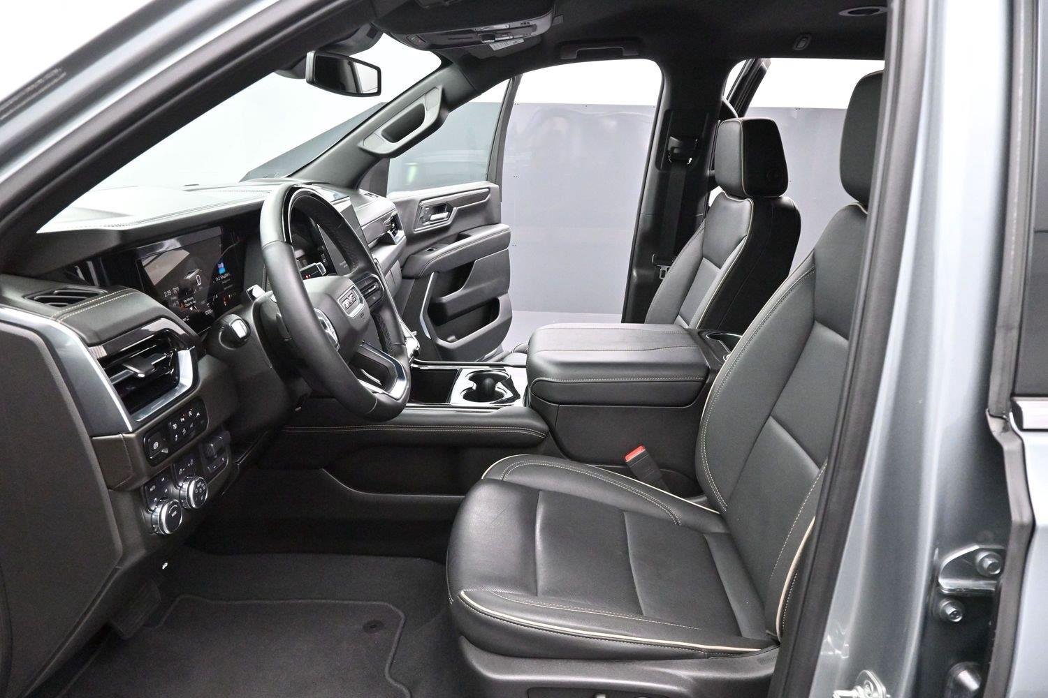 Used 2025 Sterling Metallic GMC Elevation image 12