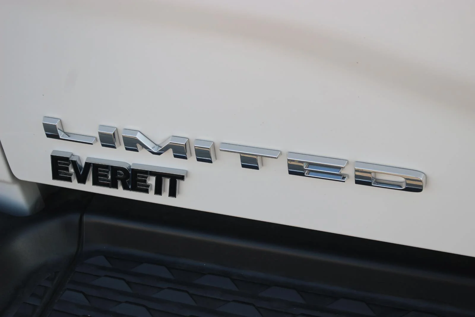 Used 2025 White Ram Limited image 12