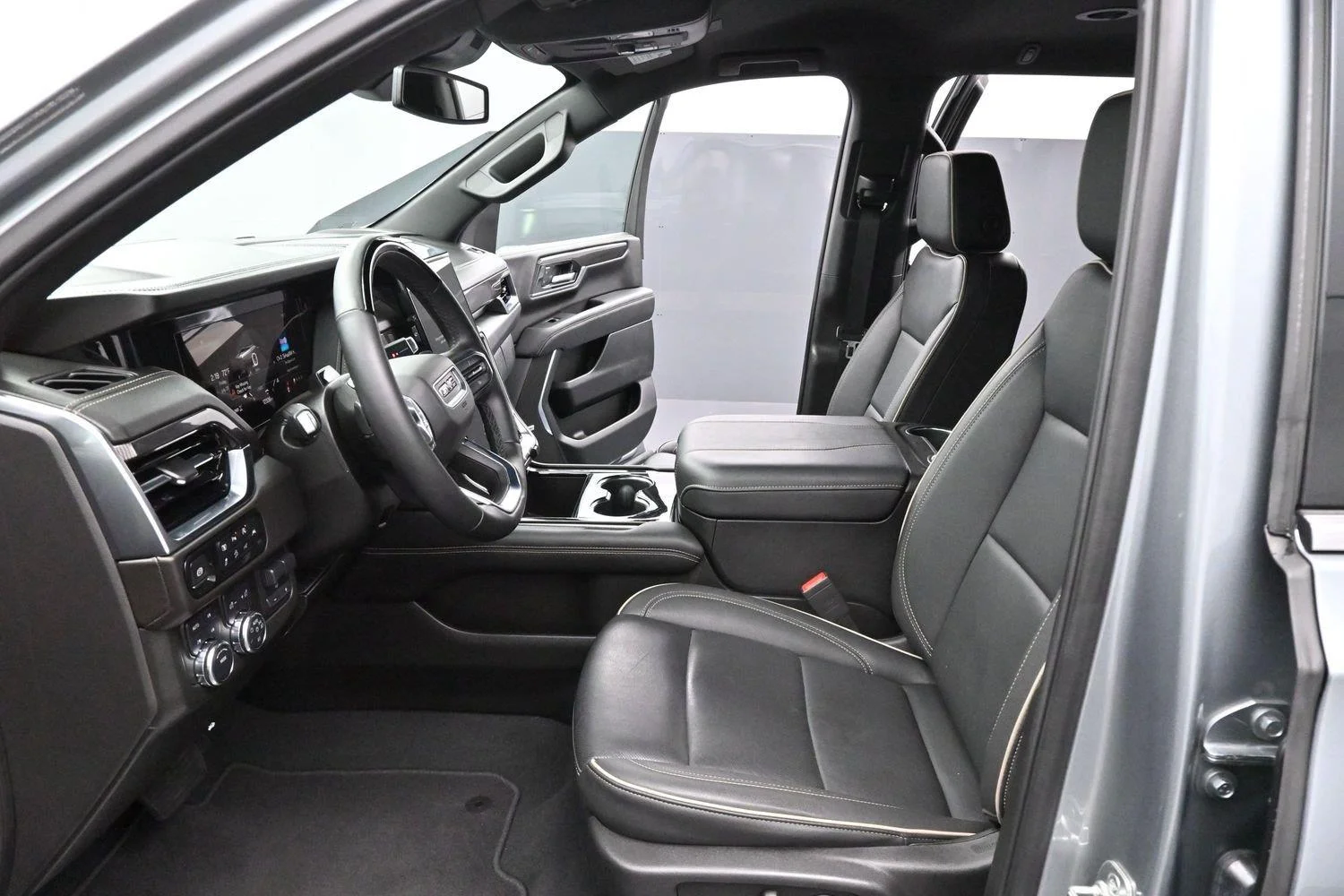 Used 2025 Sterling Metallic GMC Elevation image 12