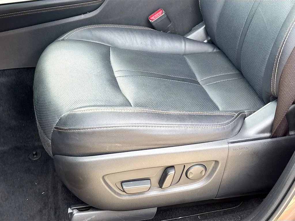 Certified Used 2025 Copper Metallic Mazda Premium image 20