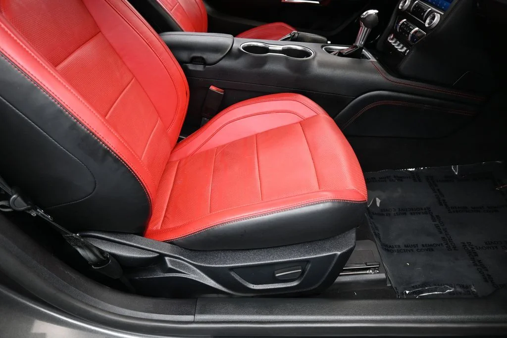 Used 2020 Magnetic Ford GT Premium image 31