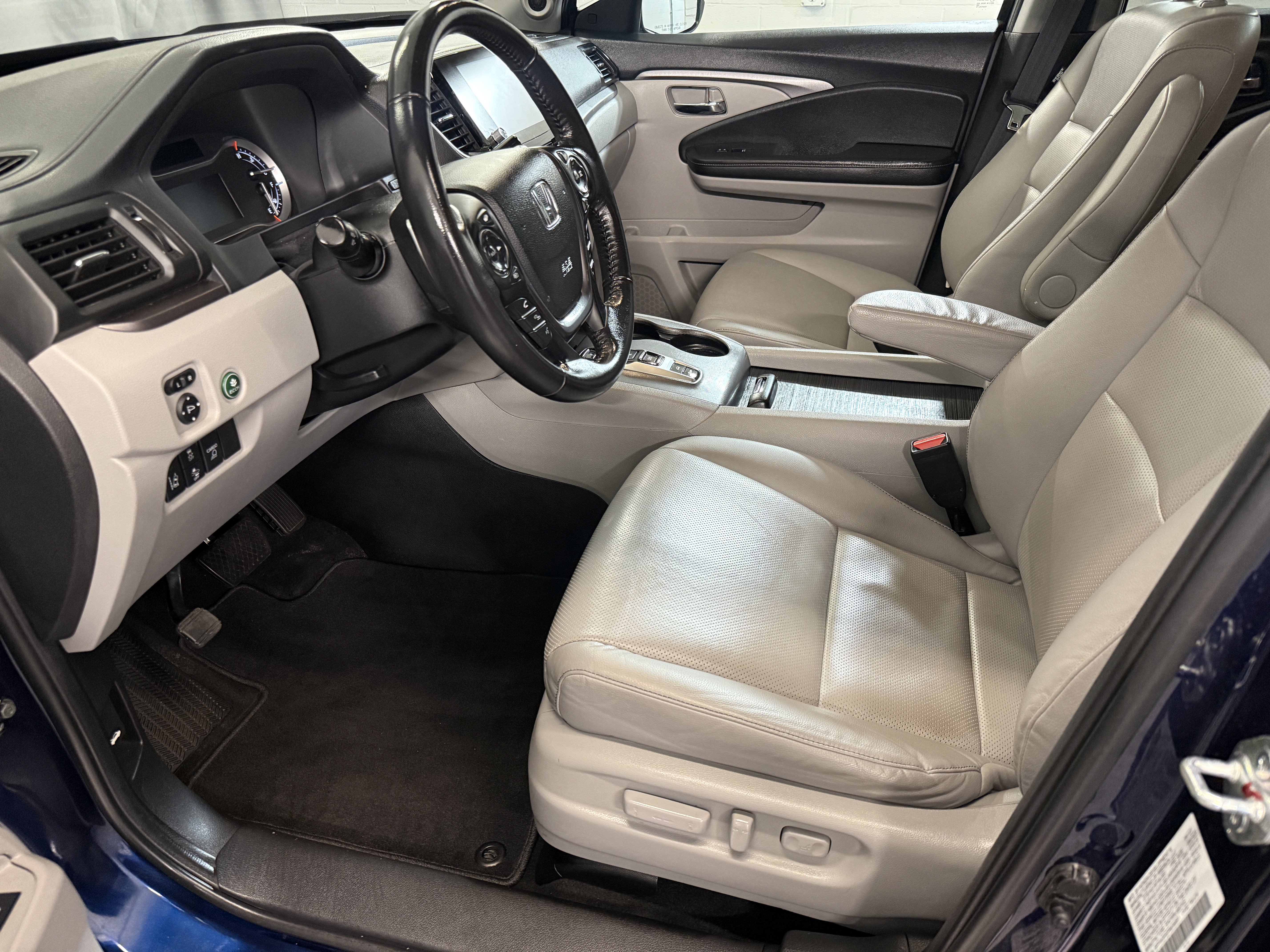 Certified Used 2023 Obsidian Blue Pearl Honda RTL image 14