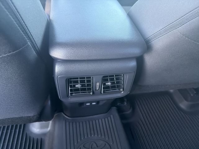 2025 Toyota RAV4 SE - Photo 23