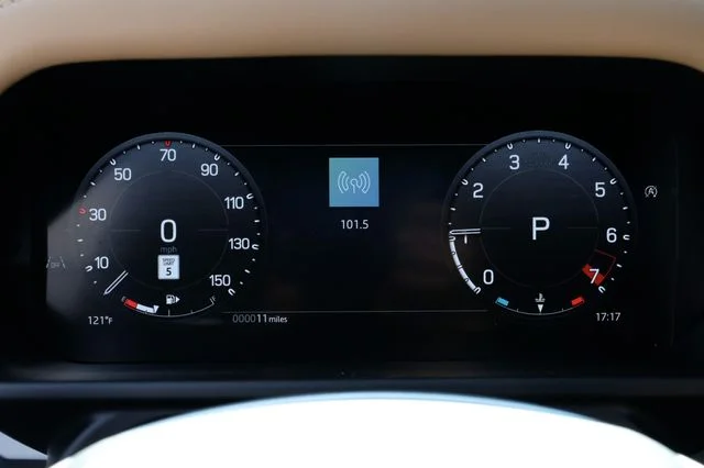 New 2026 Fuji White Land Rover S image 23
