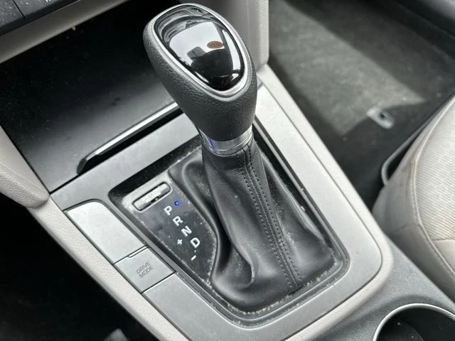 Used 2018 Silver Hyundai SE image 22