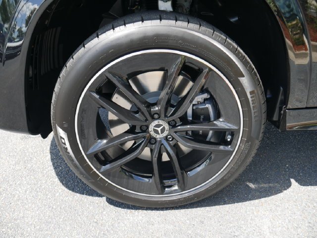 New 2027 Obsidian Black Metallic Mercedes-Benz GLE 450 image 8