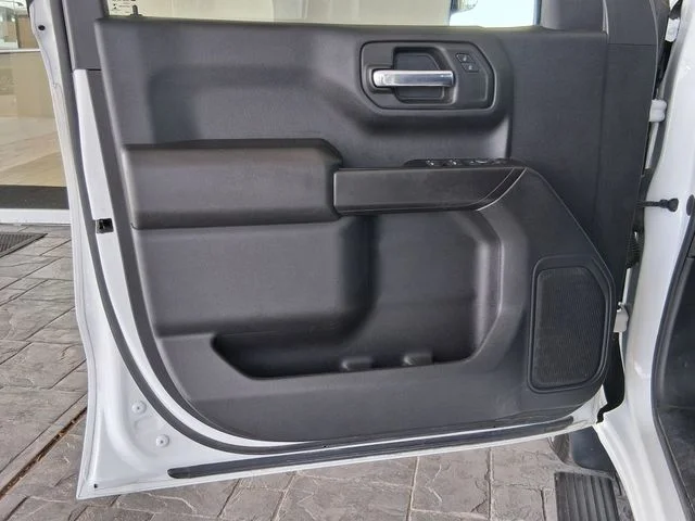 Used 2023 White Chevrolet Custom image 15
