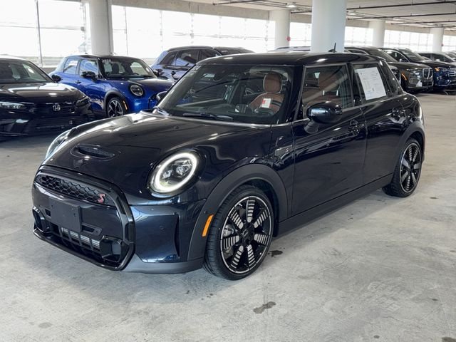 Used 2024 Black Metallic MINI Iconic image 4