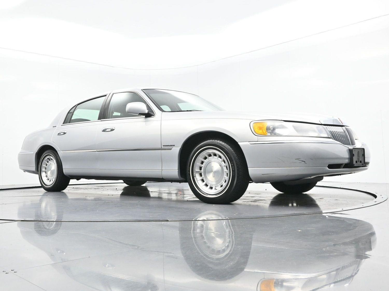 Used 2000  Lincoln Executive image 35