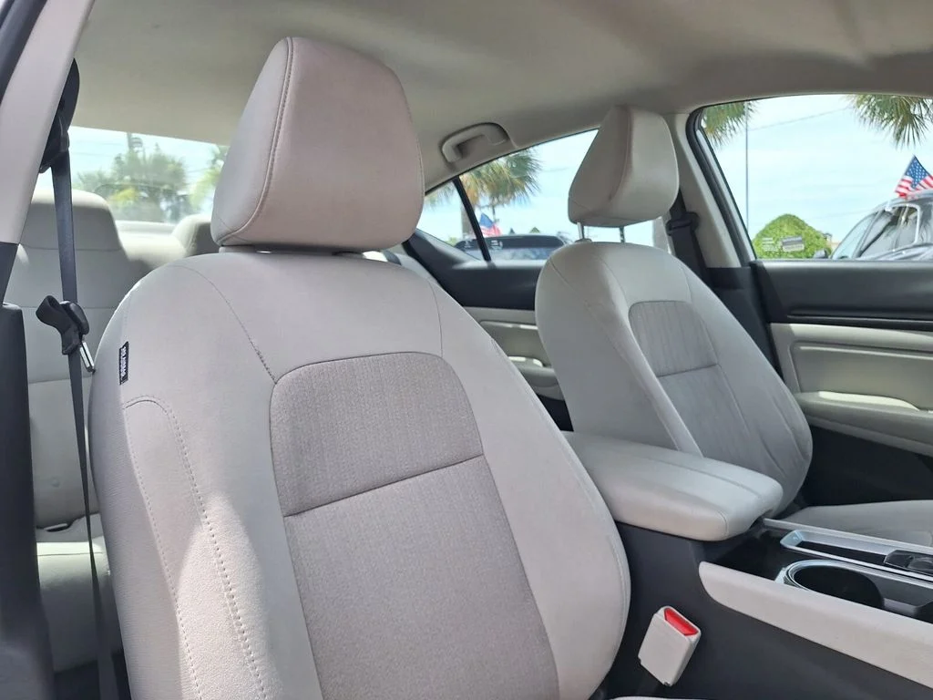 Used 2024 White Nissan 2.5 SV image 28