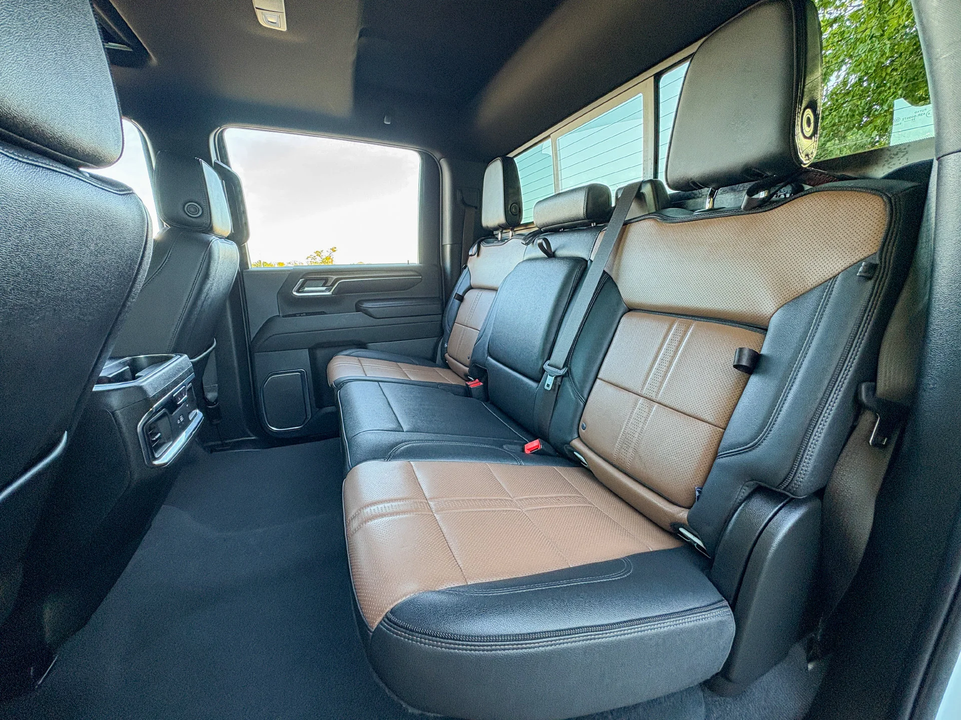 Used 2024 White Chevrolet High Country image 23