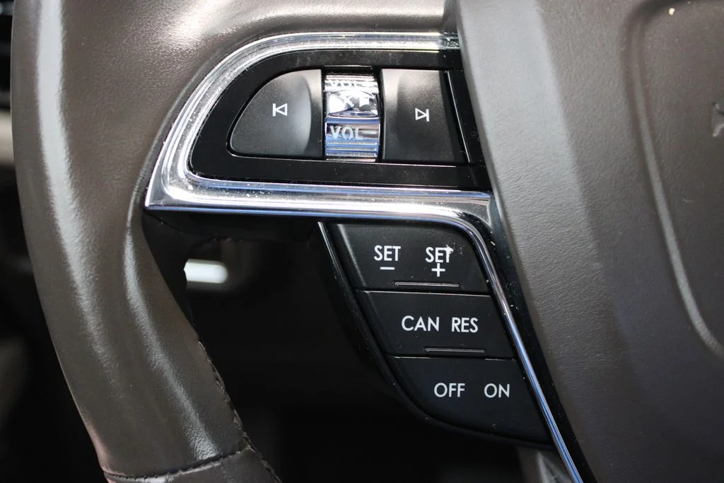 Used 2021 Blue Lincoln Reserve image 21