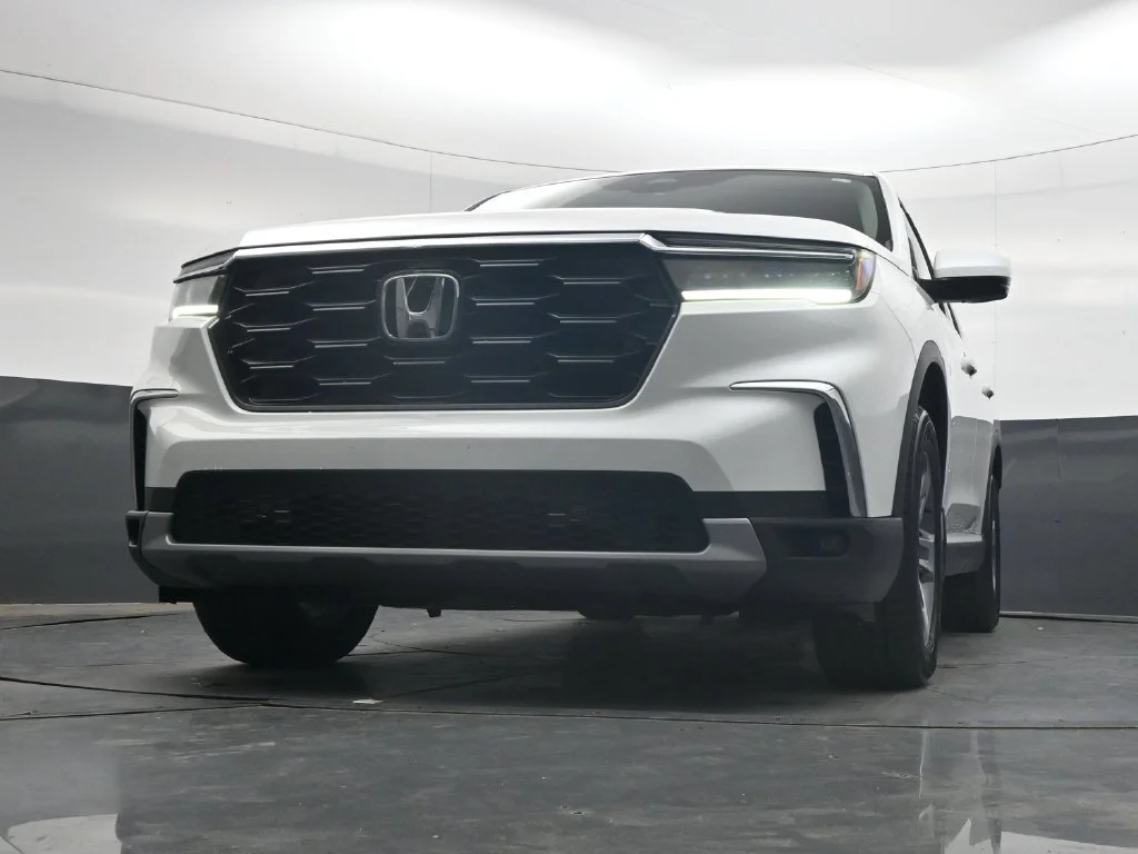 Certified Used 2025 Platinum White Pearl Honda EX-L image 79